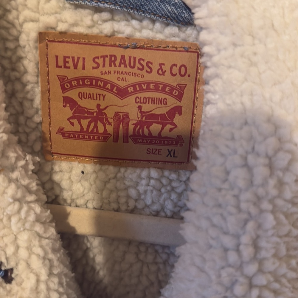 Levi’s Jacket - Picture 2 of 4